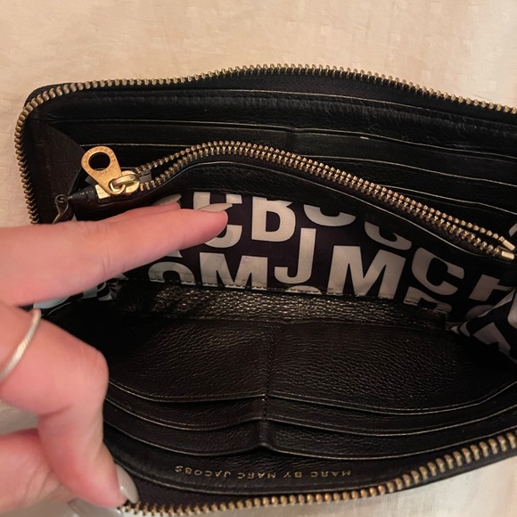 SOLD!!!Marc Jacobs Classic Q Wallet - Picture 7 of 11